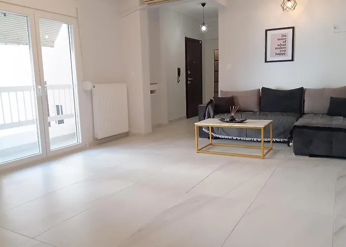 Comfort Corner Spacious & Quiet 2br In سالونيك